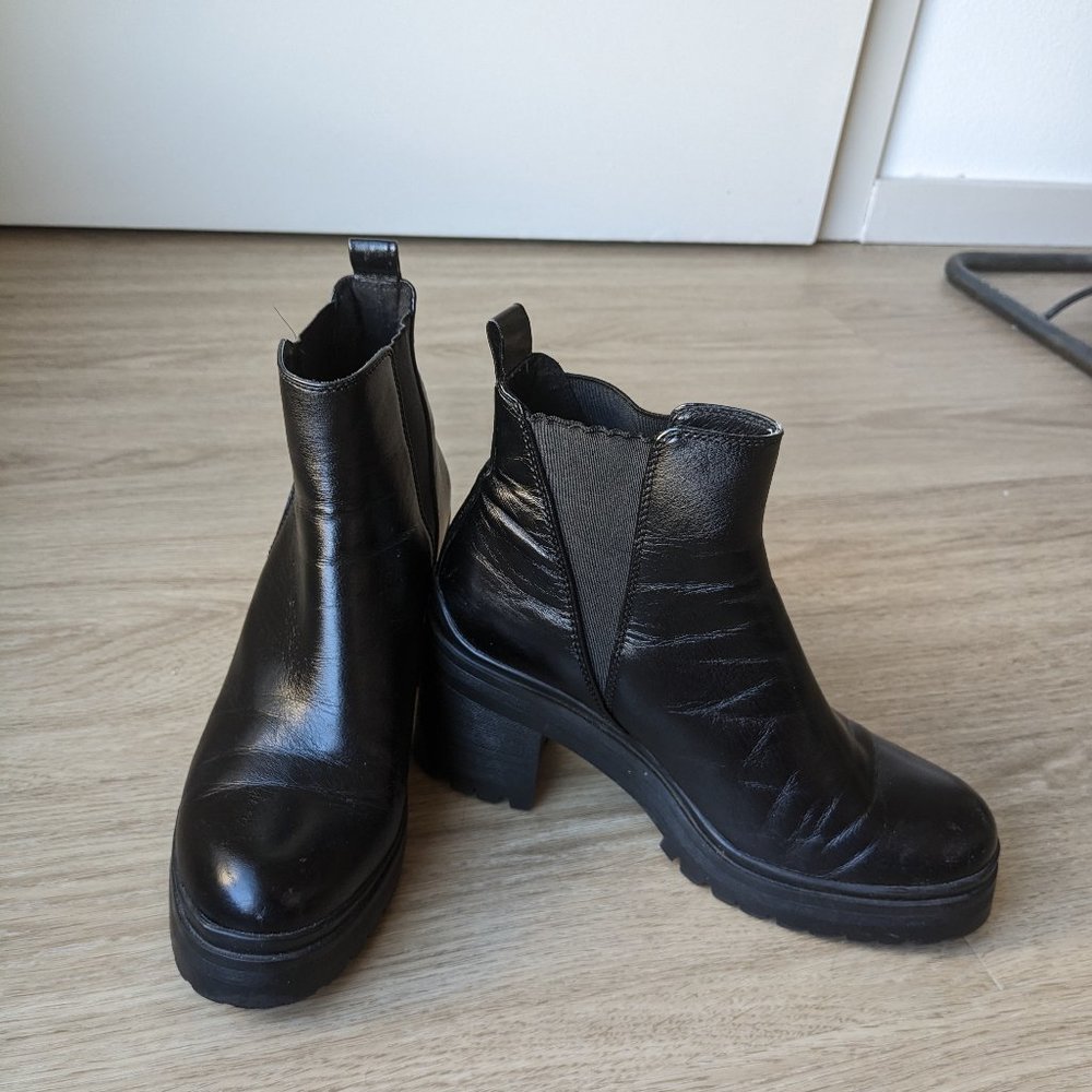 Jeffrey Campbell ESCOB Platform Chelsea Boots (Size: 8)